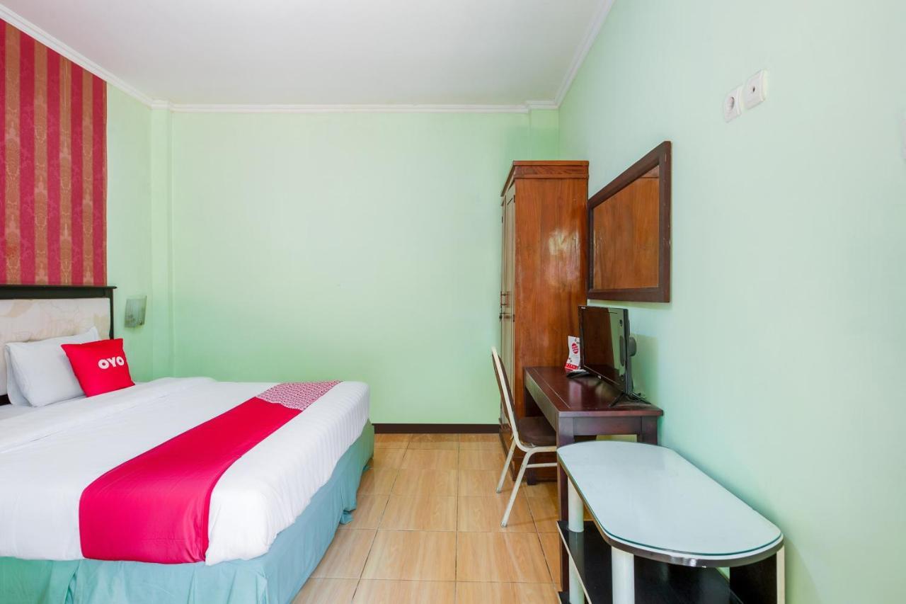 Oyo 3749 Hotel Global Inn Syariah Sedati Exterior photo